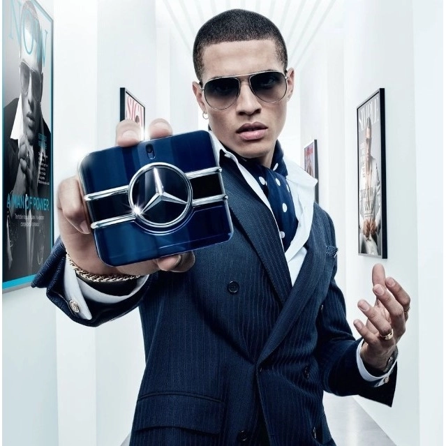Фото Mercedes-Benz Sign