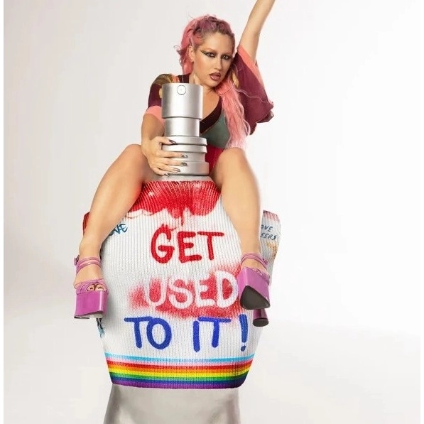 Фото Jean Paul Gaultier Classique Pride 2023