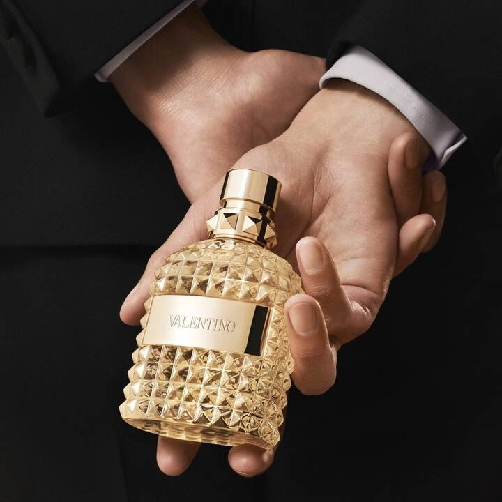 Фото Valentino Born in Roma The Gold Uomo