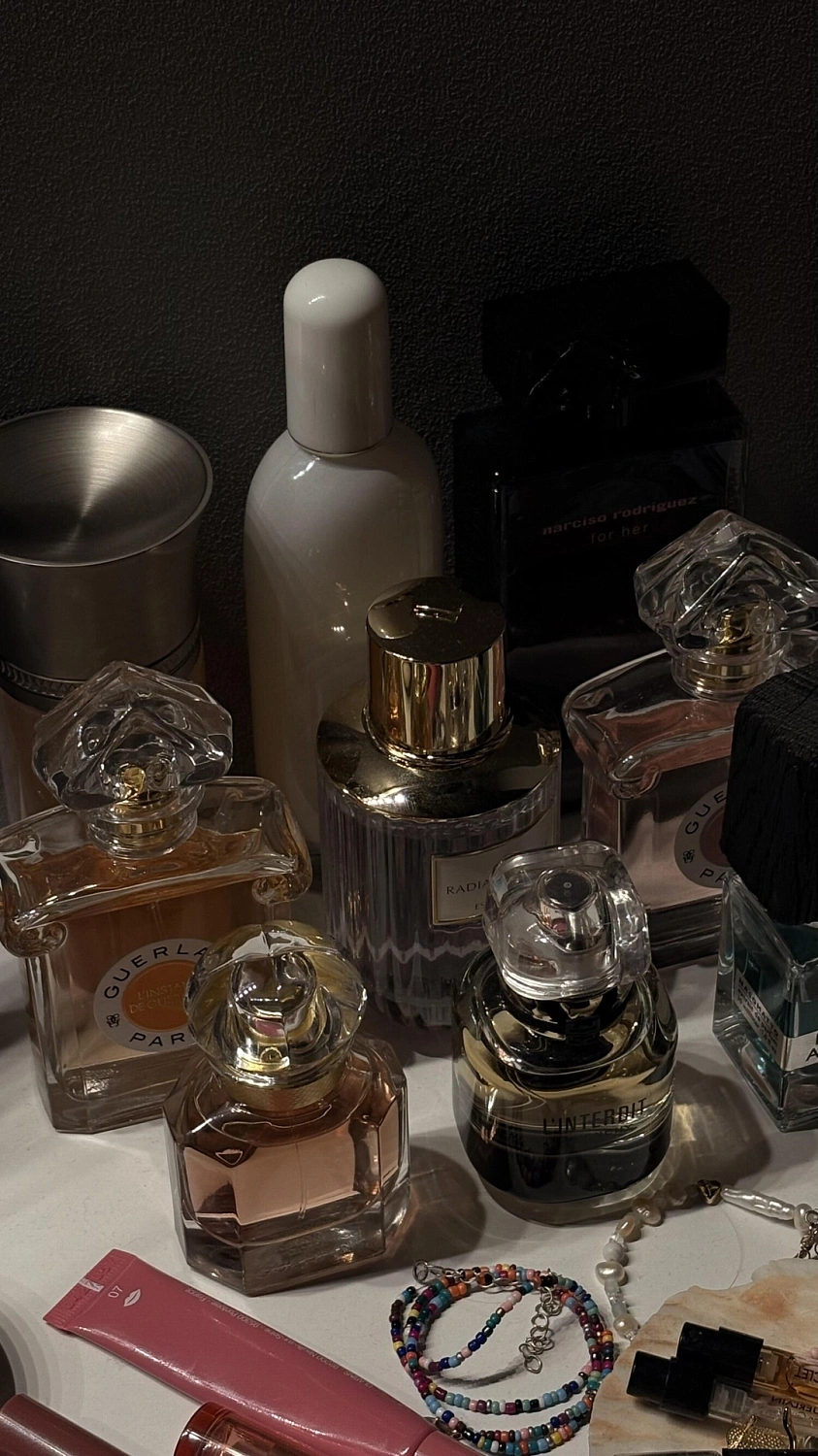 Clinique Aromatics in White