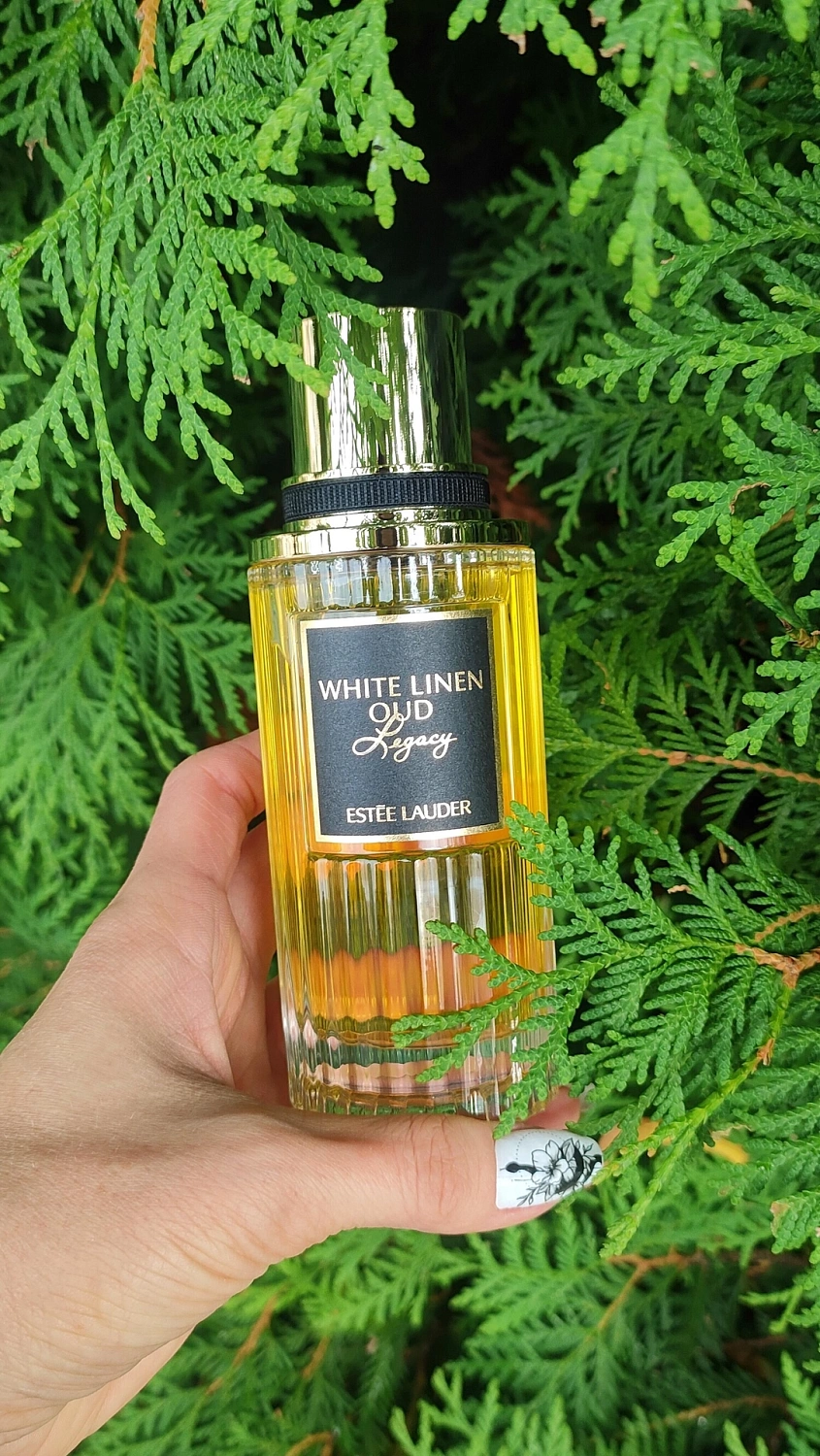 Estée Lauder White Linen Oud Legacy
